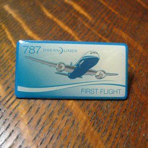 ✈️ Boeing 787 Dreamliner Airplane Lapel Pin